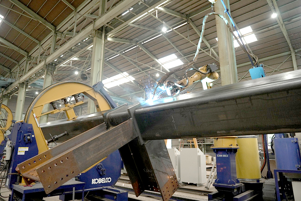 神戸製鋼所 鉄骨大組溶接ロボットシステム 15t